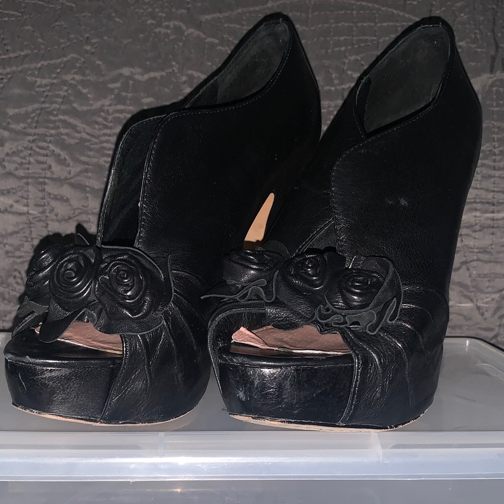 Beautiful Vince Camuto women’s heels